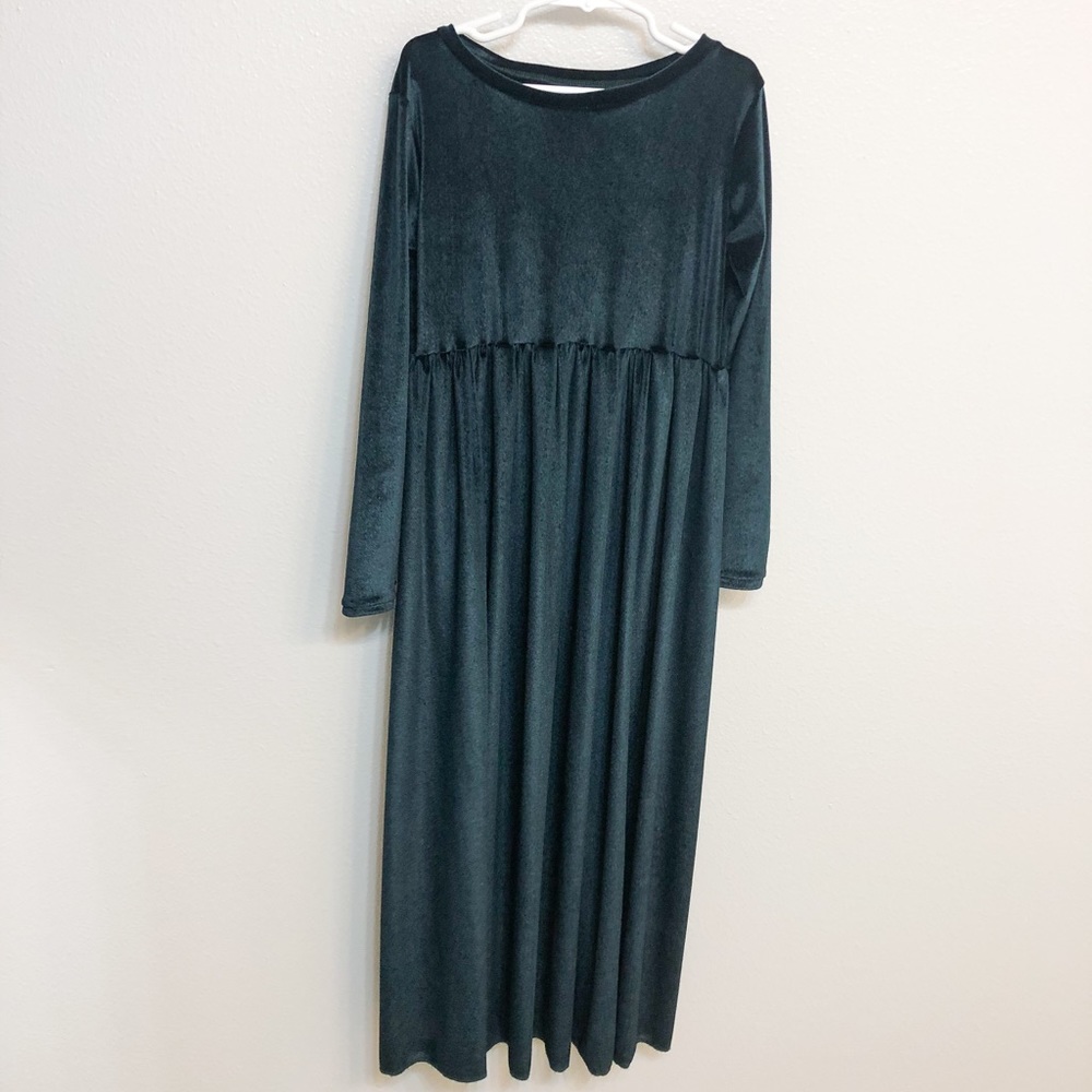 Girl’s Emerald Green Velvet Ling Sleeved dress